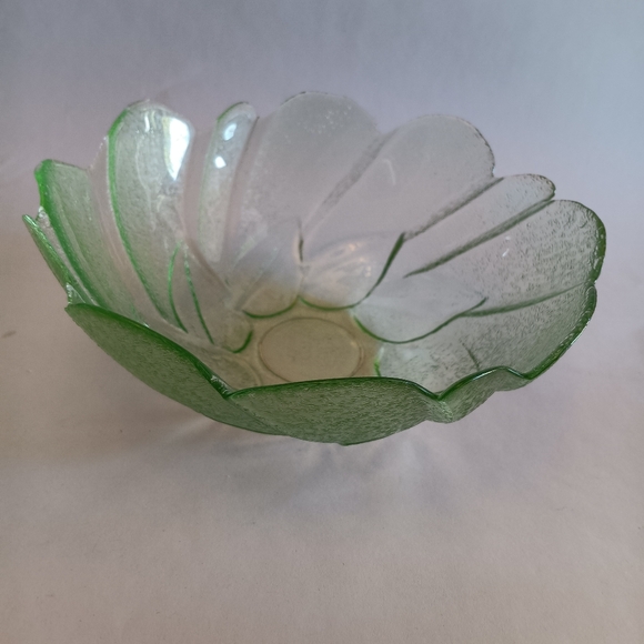 Vintage Light Green Pressed Glass Retro Excellent Condition PRE-OWNED - Picture 5 of 7